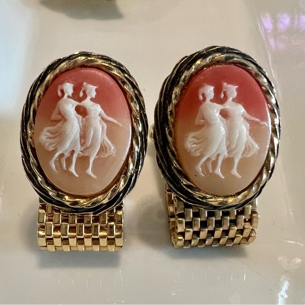 ✨ Rare Gold cameo cufflinks~ “2 Dancing Dames”